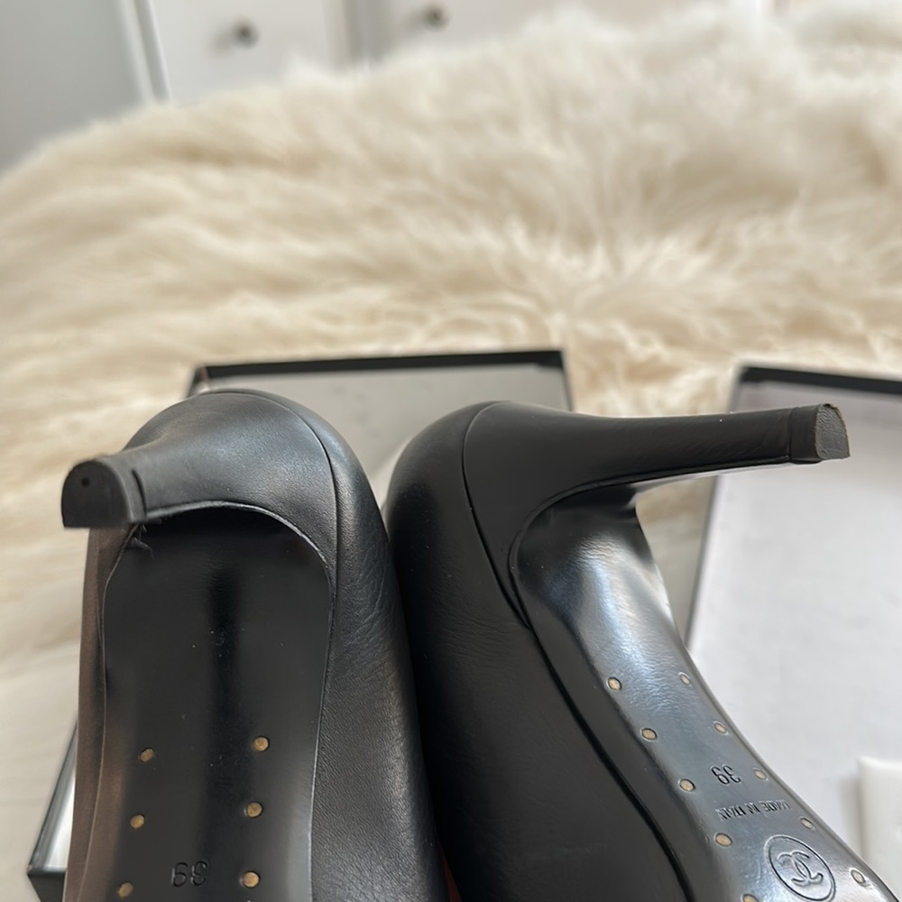 Authentic CHANEL Black Leather Heels with Floral Accent - Picture 8 of 13